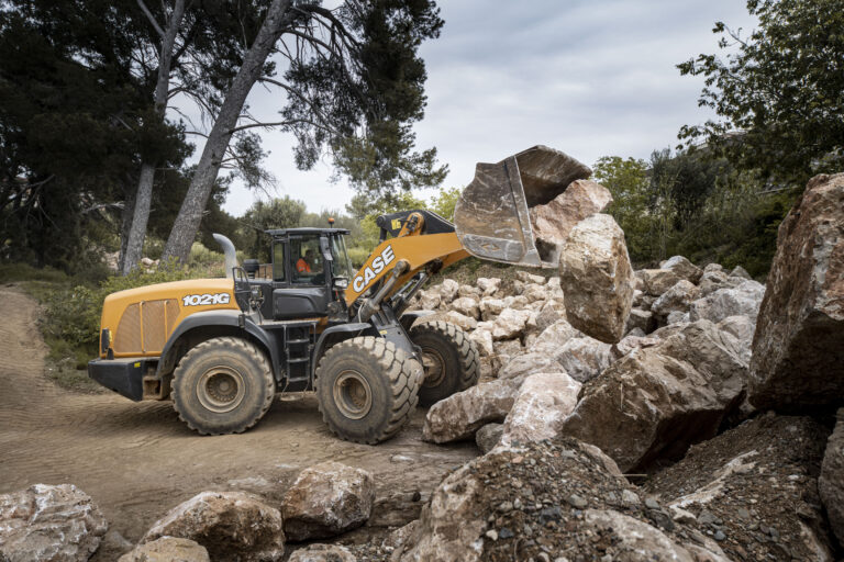 une image de chargeur chargeuse wheel loader case construction equipment travaux publics tp btp carrière CMG achat concessionnaire materiel clermont ferrand puy de dôme auvergne nièvre cantal haute loire bourgogne yonne allier occitanie lot cher aveyron lozère nouvelle aquitaine corrèze achat acheter