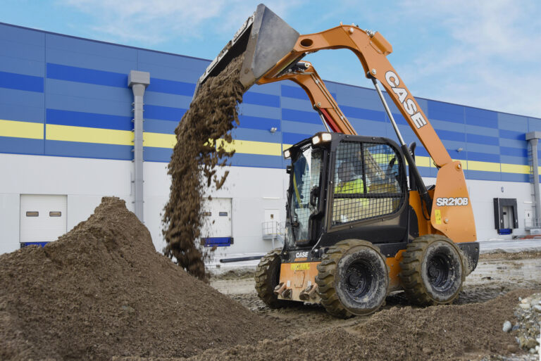 pelle skid steer loader mini chargeur loader case construction equipment travaux publics tp btp carrière CMG bobcat concessionnaire materiel clermont ferrand puy de dôme auvergne nevers nièvre bourgogne auxerre yonne moulins allier rodez aveyron cantal haute loire lot lozère Brive la gaillarde ussel corrèze cher creuse