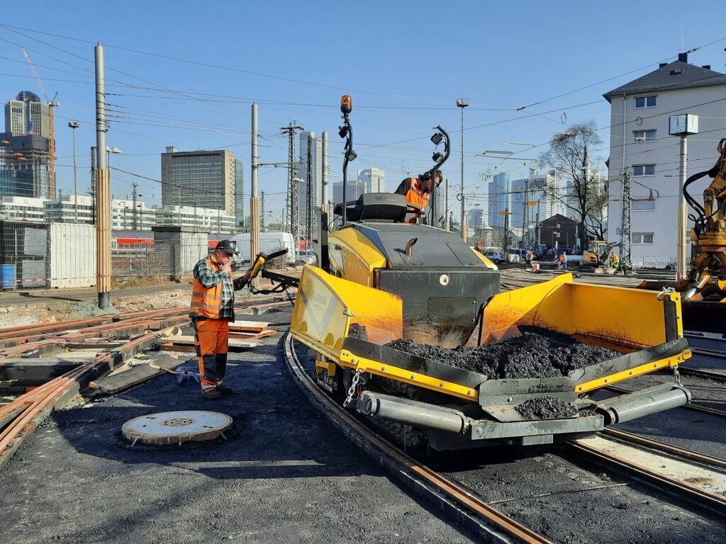 bomag finisseur compactage compacteur rouleau compresseur cylindre enrobé tp concession concessionnaire travaux publics cmg cmgtp bourgogne nievre 58 nevers yonne 89 auxerre centre cher 18 bourges auvergne occitanie