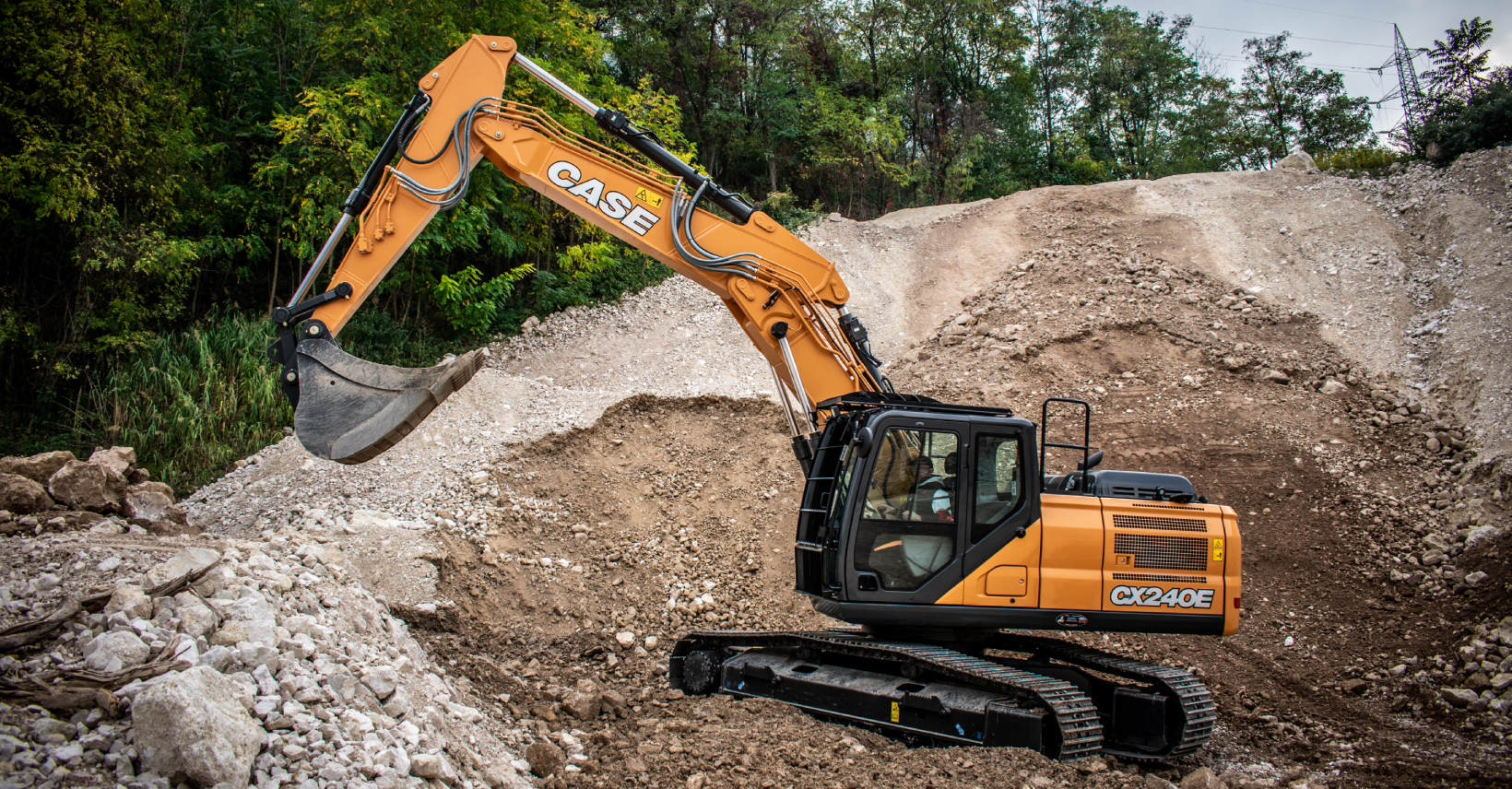 pelle pelleteuse excavator case construction equipment travaux publics tp btp carrière CMG CX240E concessionnaire materiel clermont ferrand puy de dôme auvergne nevers nièvre bourgogne auxerre yonne moulins allier rodez aveyron cantal haute loire lot lozère Brive la gaillarde ussel corrèze cher creuse