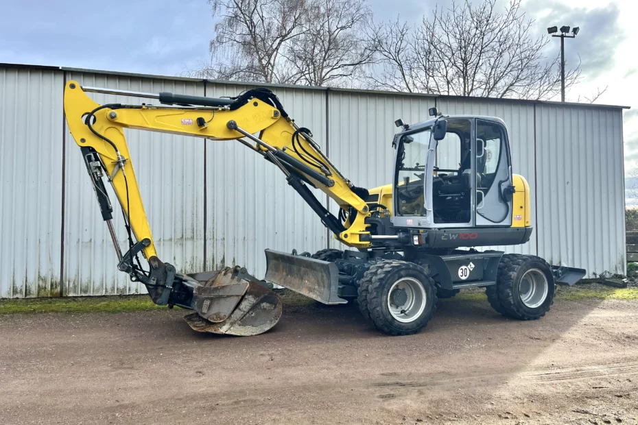 Découvrez la pelle Wacker Neuson EW100 : polyvalence et robustesse pour une efficacité accrue sur vos chantiers. Trouvez-la chez CMG pour des performances exceptionnelles.