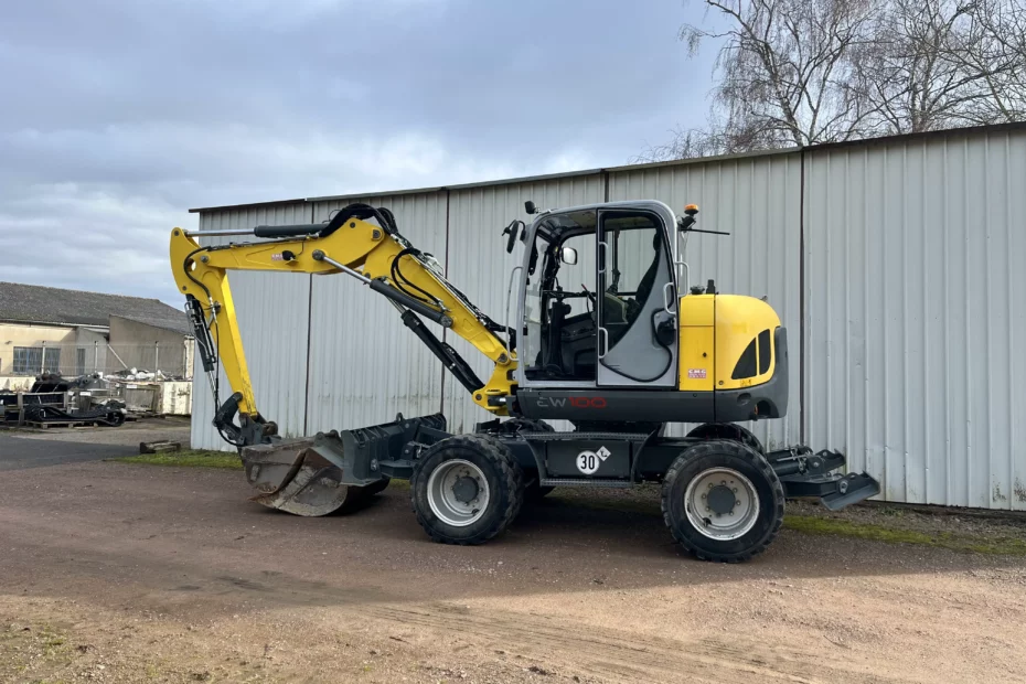 Découvrez la pelle Wacker Neuson EW100 : polyvalence et robustesse pour une efficacité accrue sur vos chantiers. Trouvez-la chez CMG pour des performances exceptionnelles.